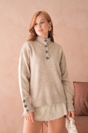 Kadın Dik Yaka Kolları Düğme Detaylı Yumuşak Dokulu Şardonlu Triko Kazak