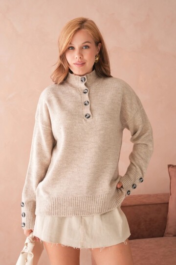 Kadın Dik Yaka Kolları Düğme Detaylı Yumuşak Dokulu Şardonlu Triko Kazak