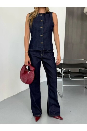 Kadın Jean Pantolon ve Kolsuz Gömlek Alt Üst Takım