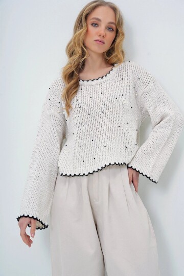 Kadın Kontrast Kenarlı Süslemeli Triko Kazak
