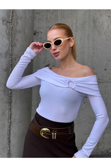 Kadın Madonna Yaka Halka Detay Beyaz Bluz