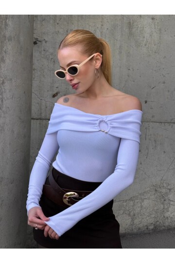 Kadın Madonna Yaka Halka Detay Beyaz Bluz