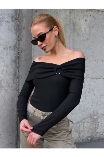 Kadın Madonna Yaka Halka Detay Siyah Bluz