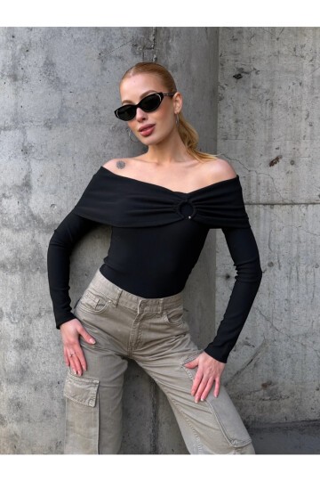 Kadın Madonna Yaka Halka Detay Siyah Bluz