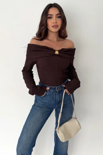 Kadın Omuz Açık Toka Detaylı Bluz