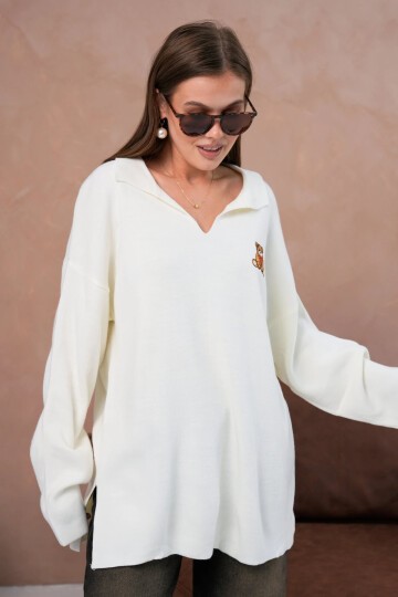 Kadın Polo Yaka Nakış Detay Yanları Yırtmaçlı Salaş Triko Kazak