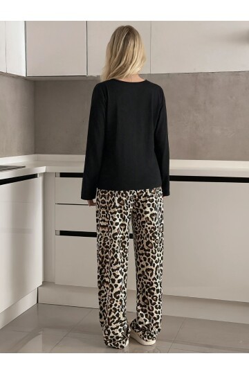Leopar Desen Alt Fiyonk Desenli Pijama Takımı