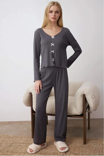 Pamuklu Dantel ve Fiyonk Detaylı Fitilli Örme Pijama Takımı