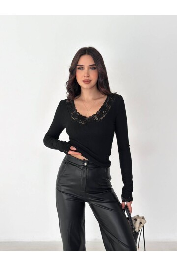V Yaka Dantel Detay Siyah Bluz