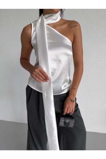 Yaka Detay Saten Bluz Beyaz