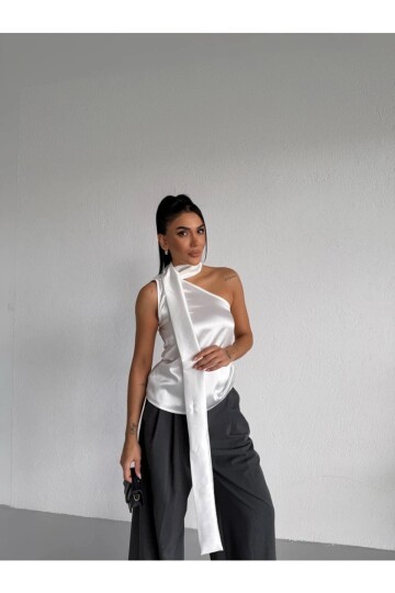 Yaka Detay Saten Bluz Beyaz