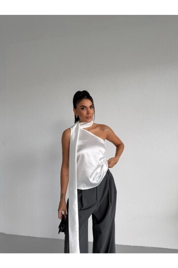 Yaka Detay Saten Bluz Beyaz