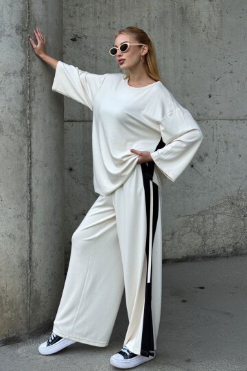 Yanları Şerit Detay Alt Üst Takım Beyaz