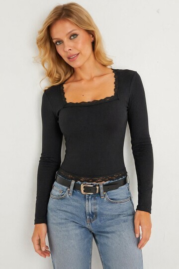 Siyah Kare Yaka Dantel Detaylı Uzun Kollu Kaşkorse Bluz