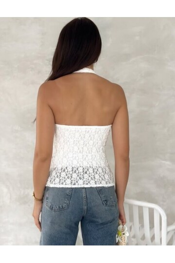 Beyaz Dantel Halter Yaka Dekolteli Kadın Bluz – Şık ve Feminen Yazlık Üst