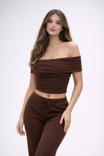 Kahverengi Madonna Yaka Kaşkorse Takım – Şık ve Rahat İkili Set