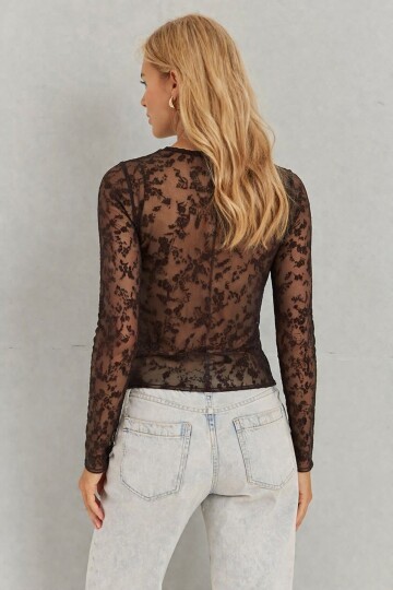 Kahverengi Transparan İşlemeli Tül Bluz – V Yaka, Uzun Kollu Şık Tasarım