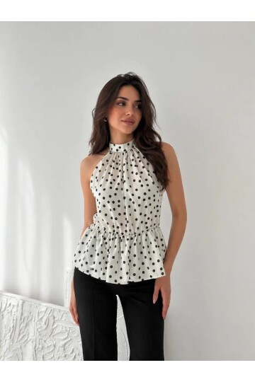 Puantiyeli Halter Yaka Bluz – Şık & Feminen Yaz Stili