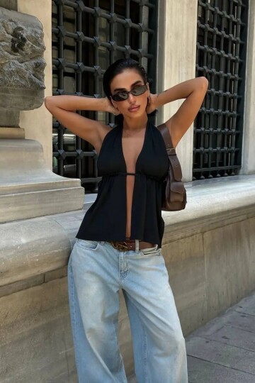 Sırtı Bağcıklı Boyundan Askılı Dekolte Bluz Siyah