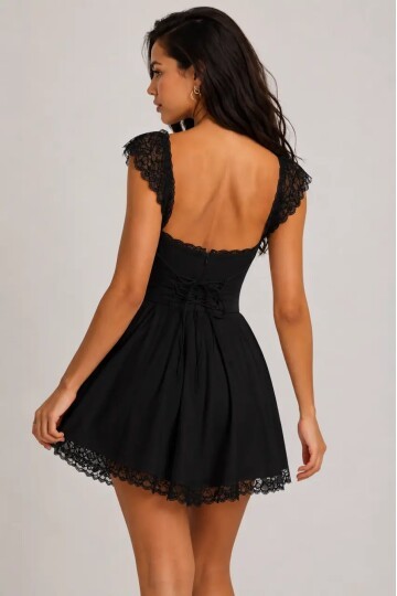 Siyah Dantel Detaylı Kare Yaka Sırt Bağlamalı Mini Elbise