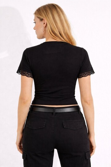 Siyah Dantel Detaylı Kruvaze Bağlamalı Bluz