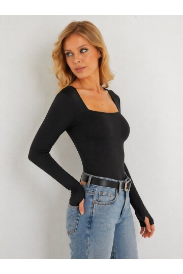 Siyah Sandy Kumaş Kare Yaka Parmak Detaylı Bluz